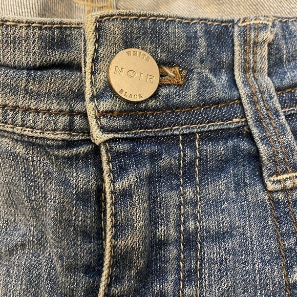 White House Black Market Women’s Noir Crop Leg Jeans, Size 4. - Picture 3 of 7